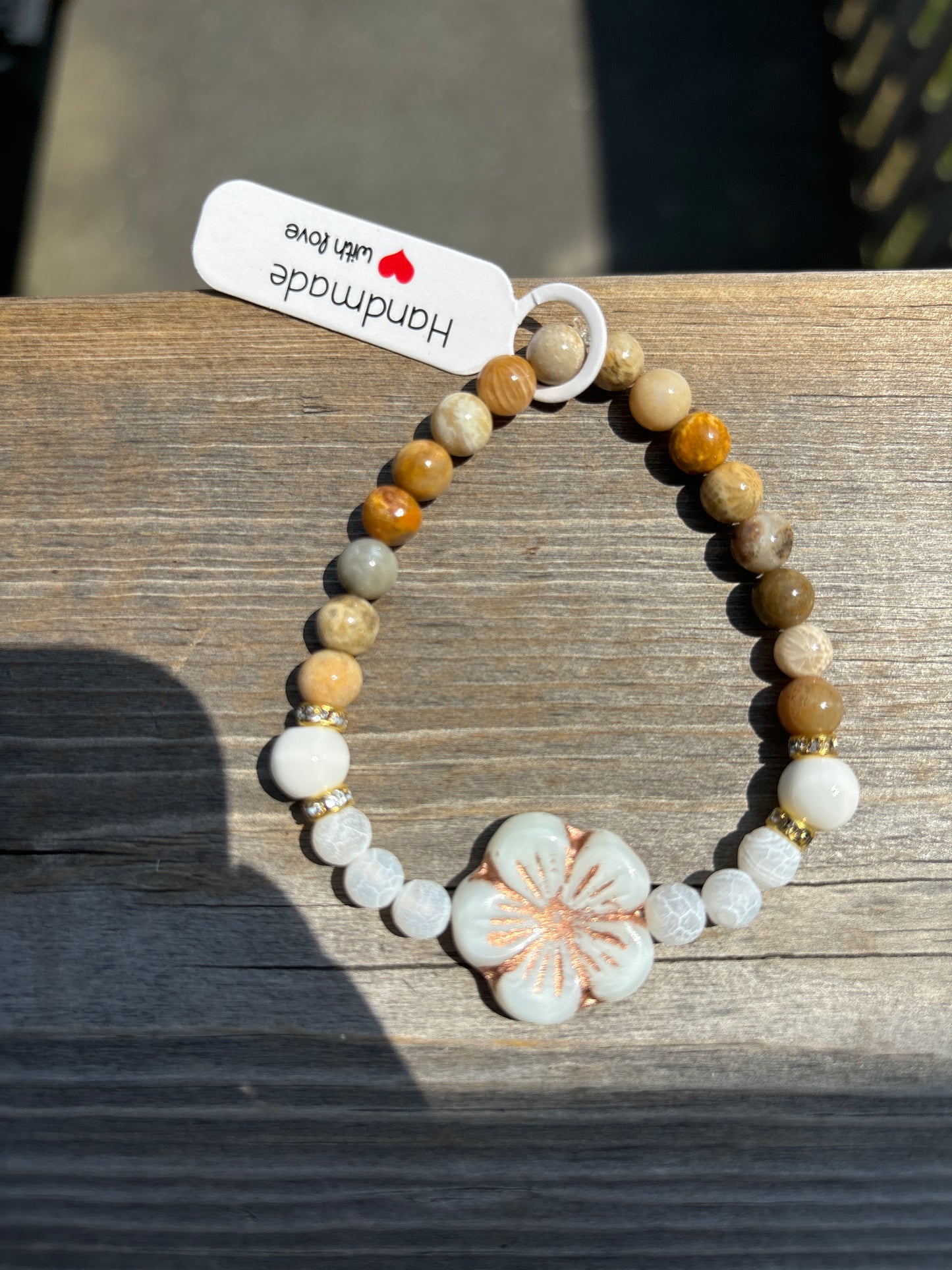 White crackle agate, shell and flower stone crystal bracelet - 7”